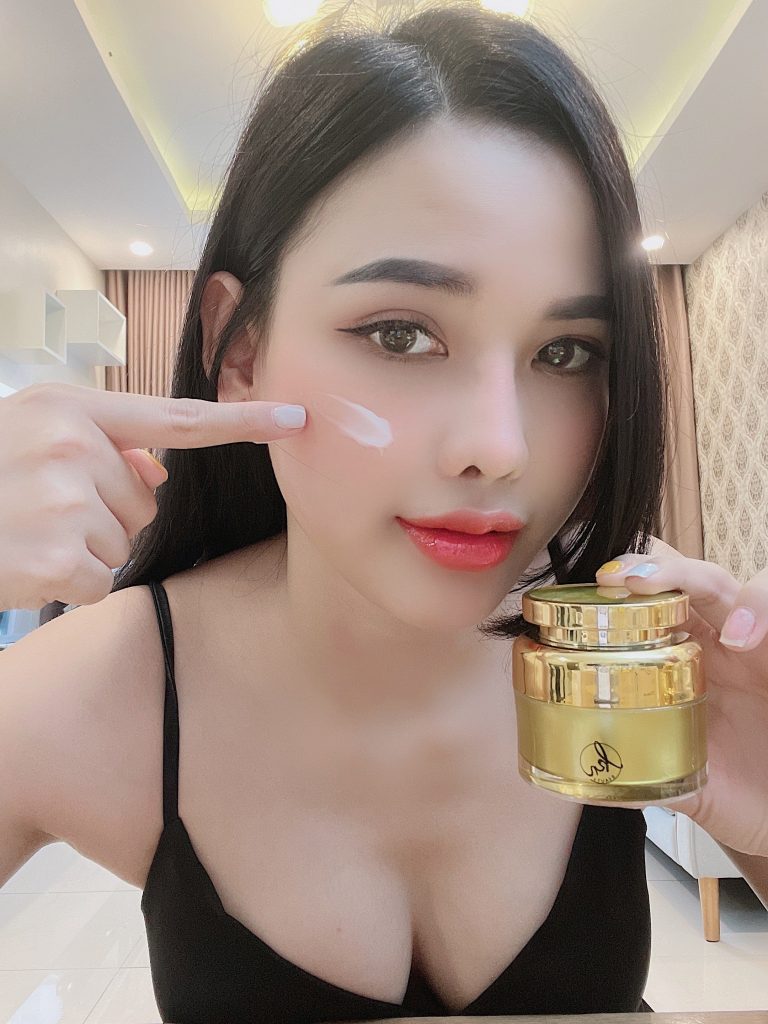 mẫu kem mụn kn beauty